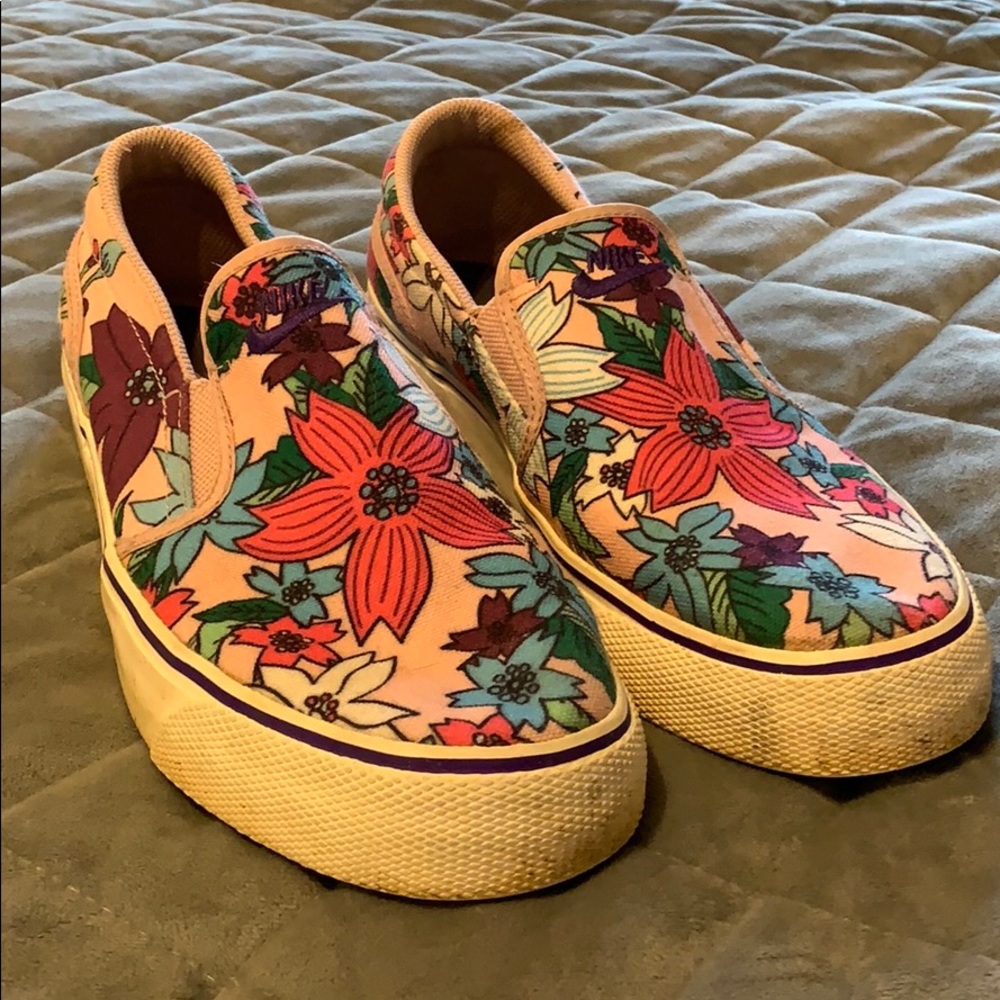 Nike floral sneakers